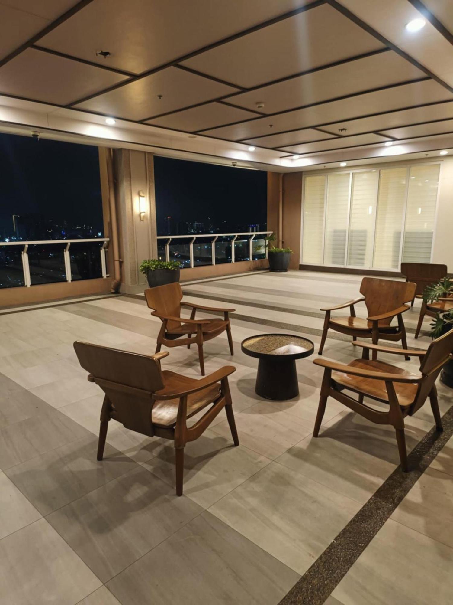 Aparthotel Infina Towers Ciudad Quezon Exterior foto