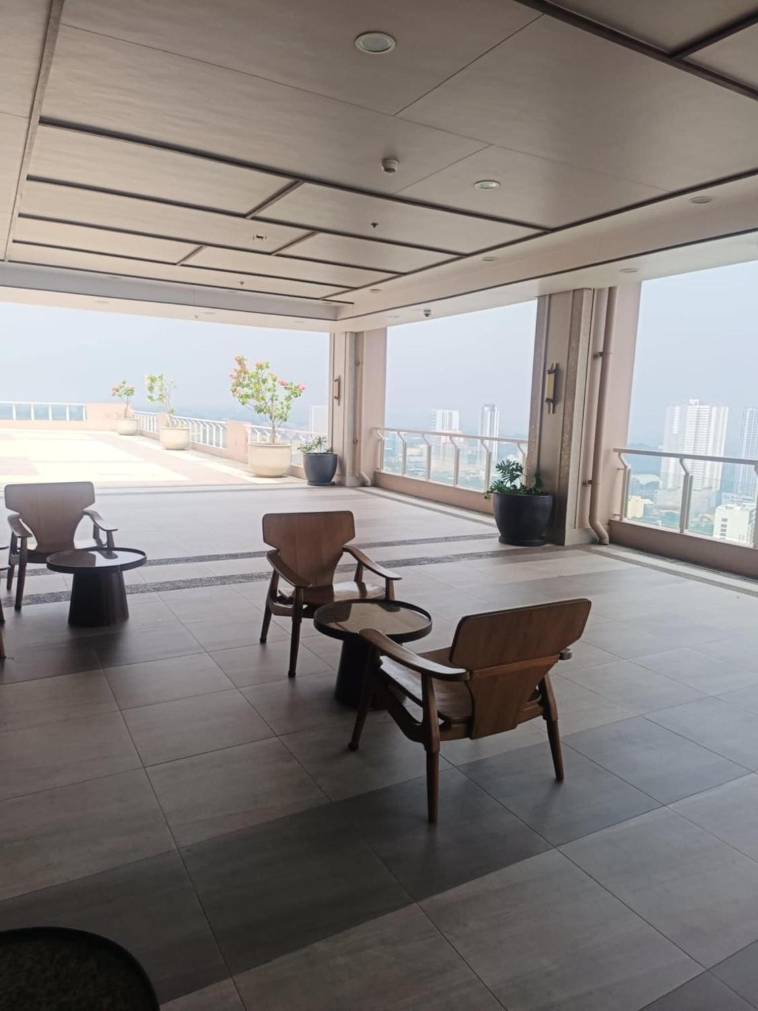 Aparthotel Infina Towers Ciudad Quezon Exterior foto